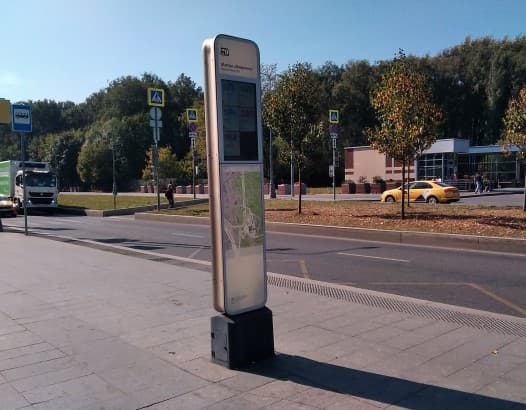 Электронные табло у метро Ховрино