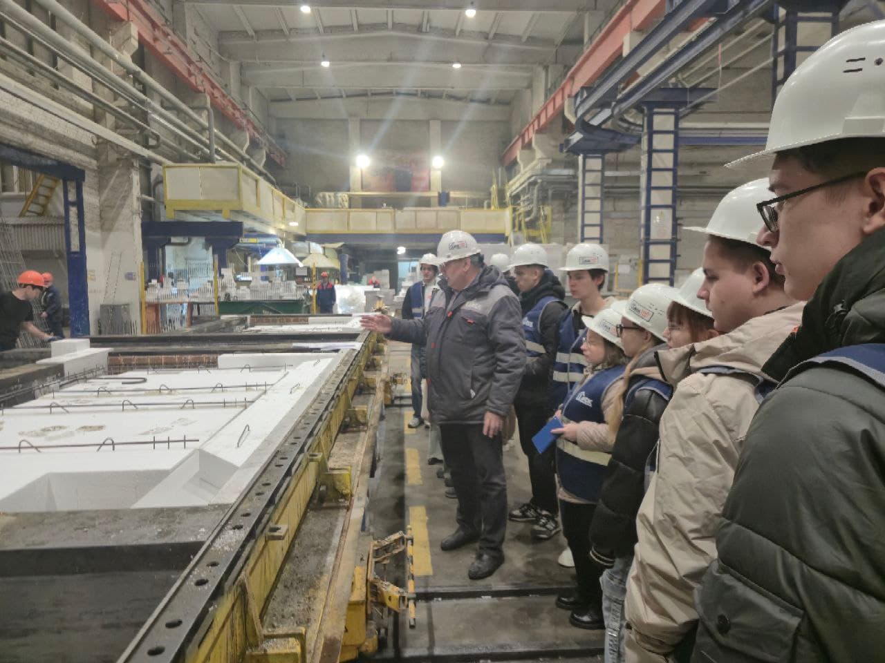 Знакомство с заводами и предприятиями, как местом будущей работы
