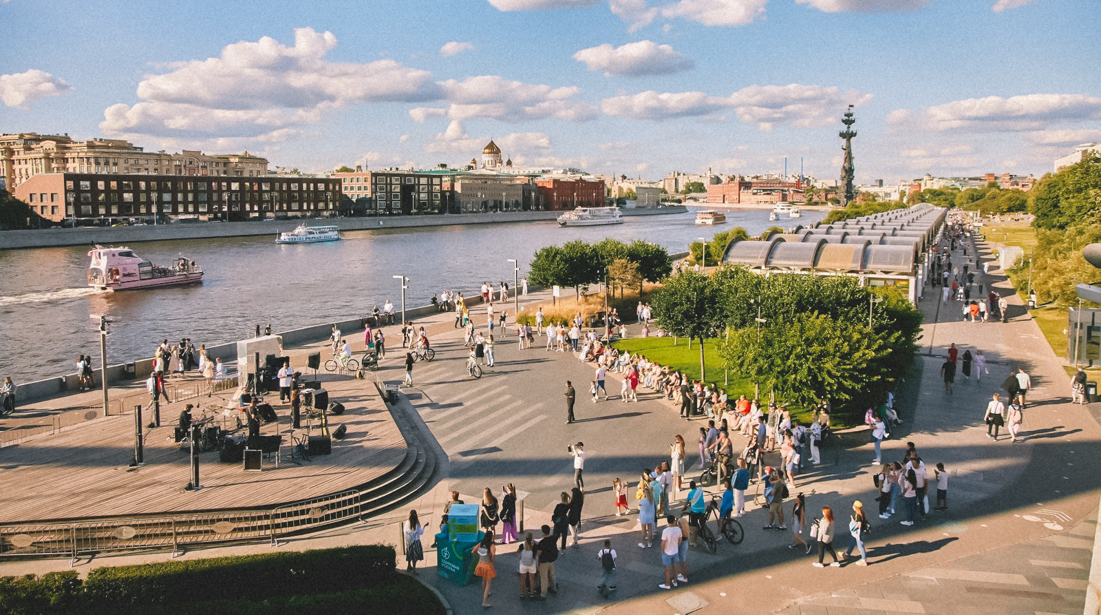 Аномальная жара в москве. Музеон москва август 2024. Музеон после реконструкции. Парк скульптур москва музеон. Музеон москва август 2024.